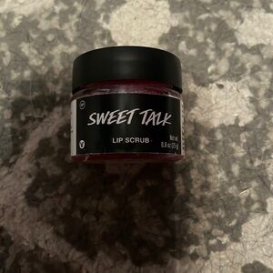 Lush cosmetics sweet talk lip scrub